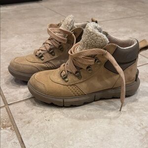 Sorrel NWOT Boots with waterproof Fur Lining